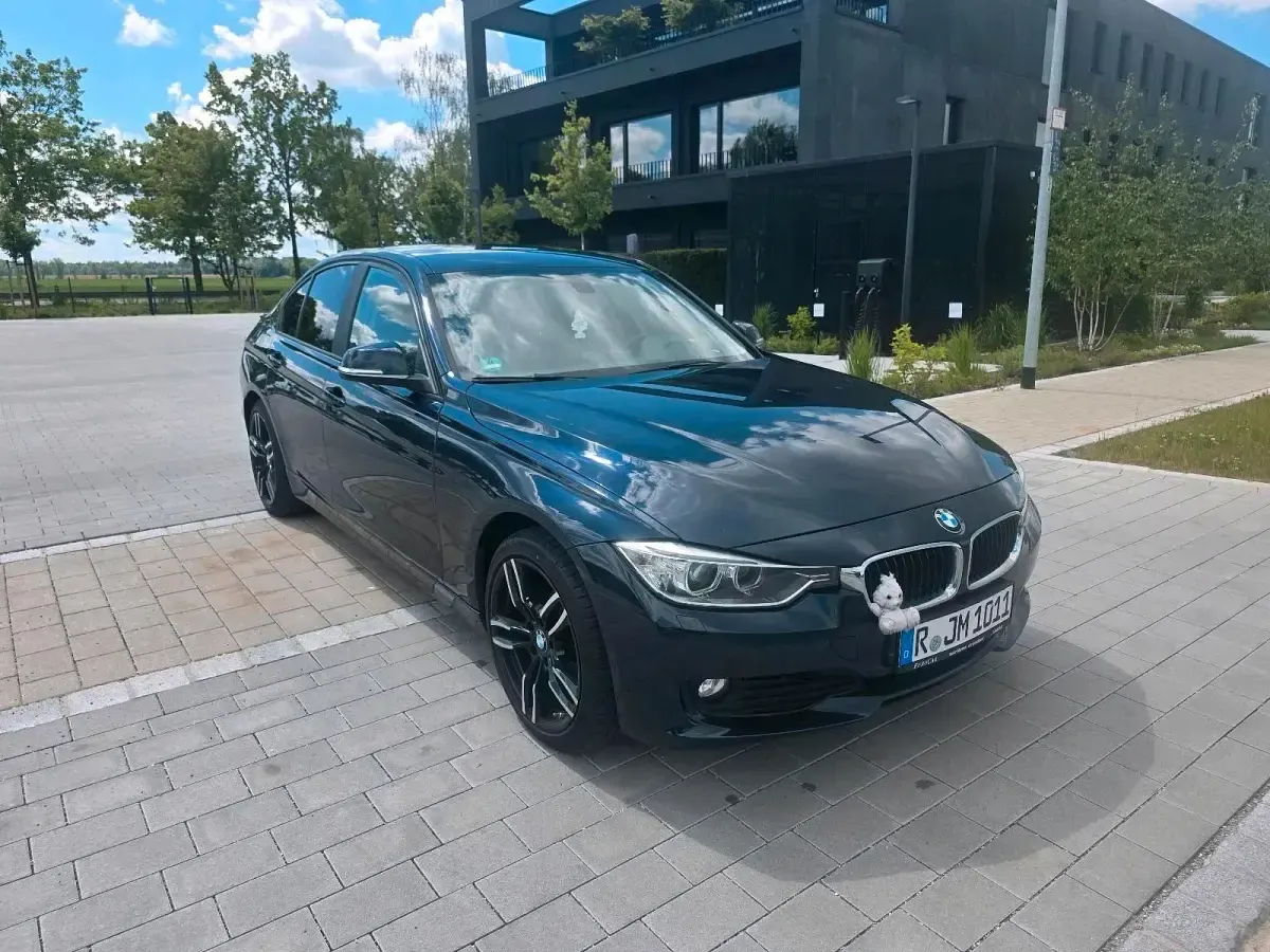 Gebraucht BMW 318 150 PS (110 kW) 2015 Blau Limousine