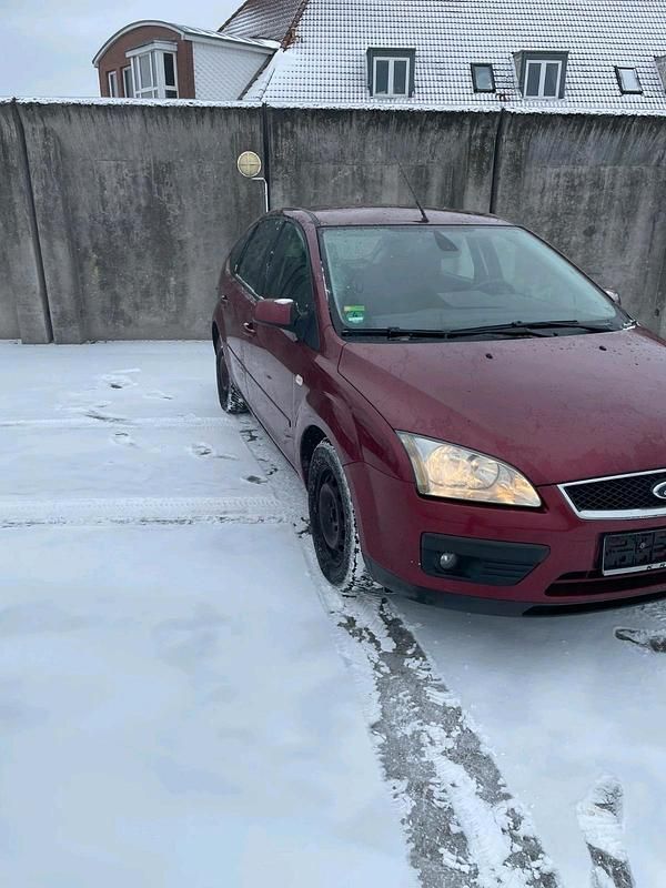 Gebraucht Ford Focus 100 PS (73 kW) 2005 Rot Limousine