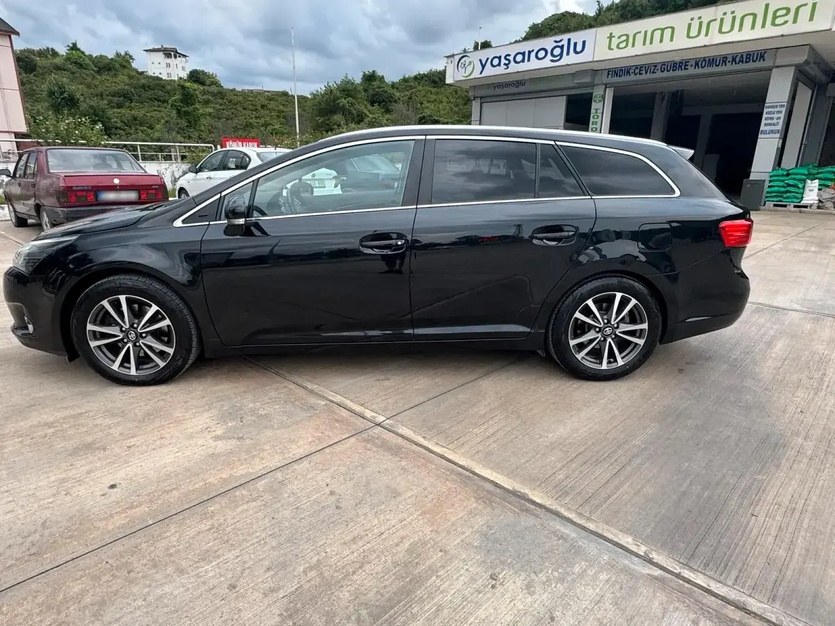 Gebraucht Toyota Avensis 150 PS (110 kW) 2014 Schwarz Kombi