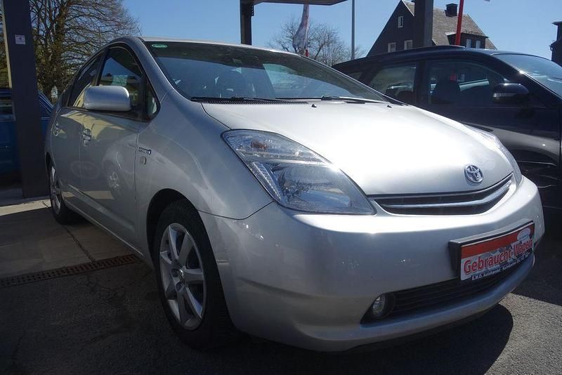 Second-hand Toyota Prius Executive 77 CP (56 kW) 2007 Argintiu Hatchback