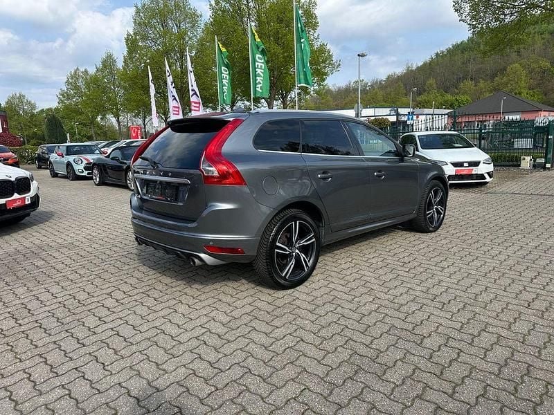 Gebraucht Volvo XC60 R-Design 150 PS (110 kW) 2016 Grau SUV
