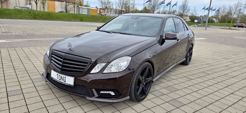 Braun Gebraucht 2009 Mercedes E350 AMG Limousine | 9.900 € (Superpreis) - Bild 1/4