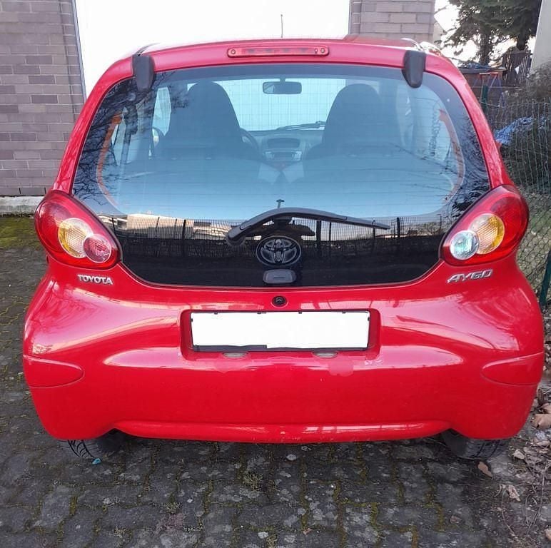 Gebraucht Toyota Aygo 68 PS (50 kW) 2008 Rot Kleinwagen