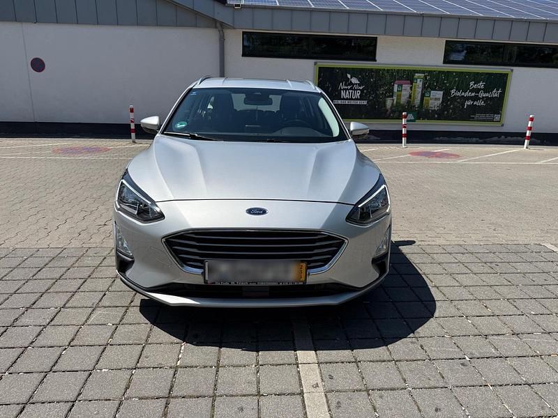 Silber Gebraucht 2022 Ford Focus Kombi | 16.000 € (Superpreis) - Bild 1/4