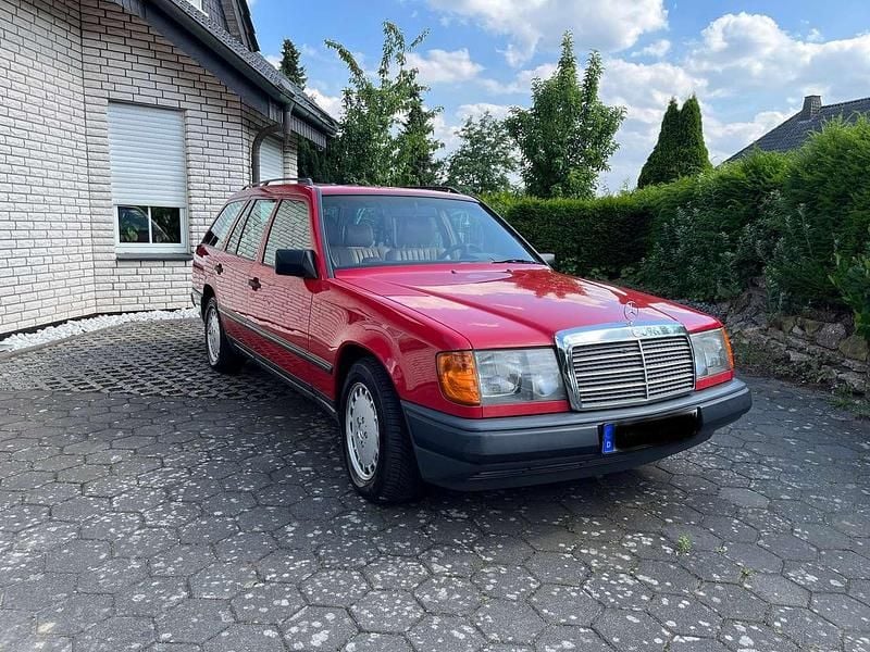 Rot Gebraucht 1988 Mercedes E300 Kombi | 10.900 € - Bild 1/4