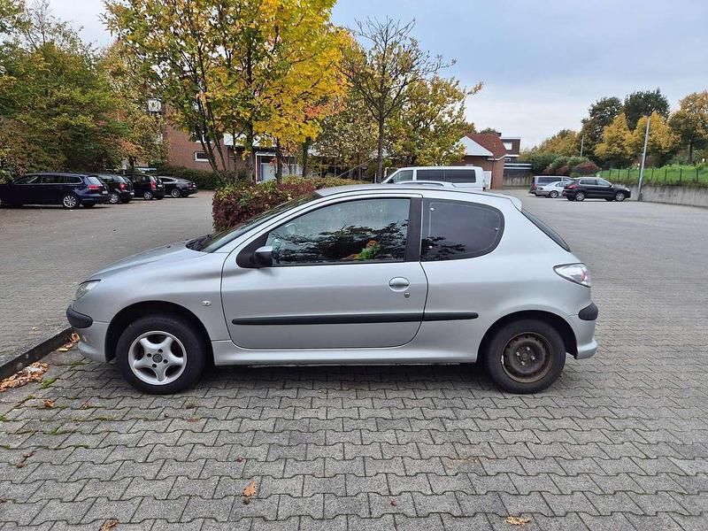 Gebraucht Peugeot 206 Filou 75 PS (55 kW) 2005 Silber Limousine