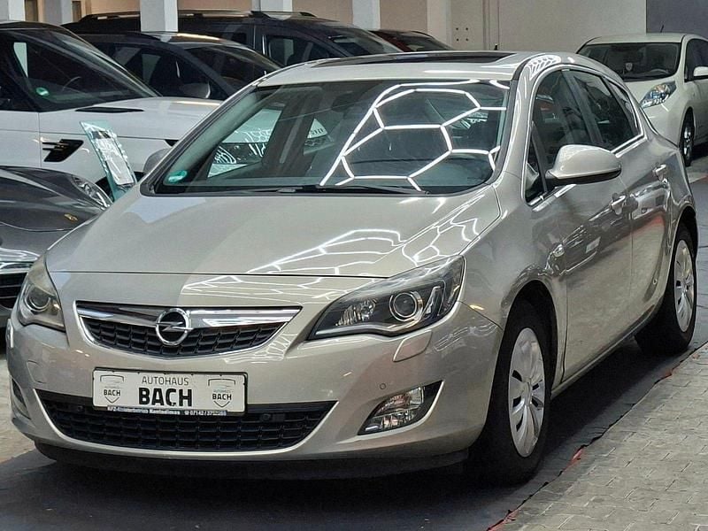 Beige Gebraucht 2010 Opel Astra Cosmo Limousine | 3.299 € (Superpreis) - Bild 1/4