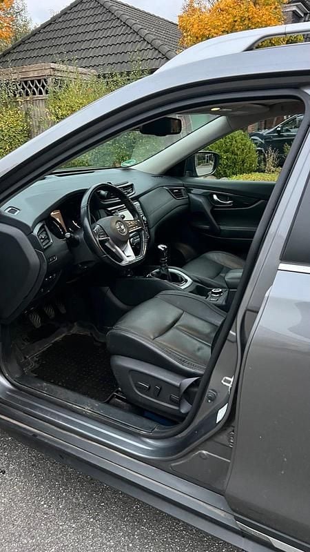 Grau Gebraucht 2019 Nissan X-Trail Tekna SUV | 17.500 € (Guter Preis) - Bild 1/4