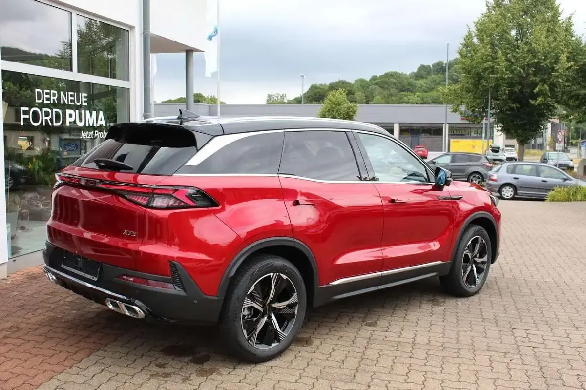 Nowe Baic X75 177 KM (130 kW) 2025 Czerwony SUV