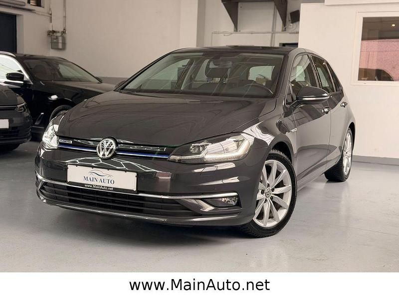 Gebraucht VW Golf VII Highline 131 PS (96 kW) 2019 Grau Limousine