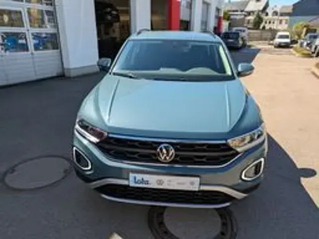 Gebraucht VW T-Roc Life 150 PS (110 kW) 2025 Blau SUV