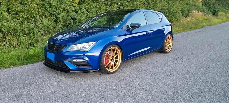 Blau Gebraucht 2018 Cupra Leon Limousine | 24.799 € (Fairer Preis) - Bild 1/4