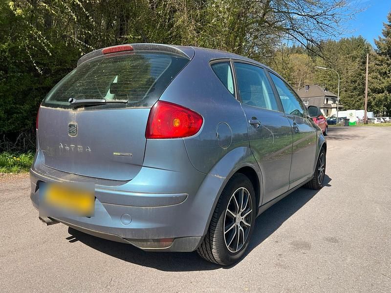 Second-hand Seat Altea 105 CP (77 kW) 2010 Albastru Berlinǎ