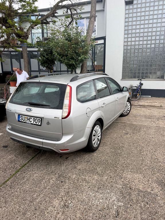 Usata Ford Focus 109 CV (80 kW) 2010 Argento Berlina