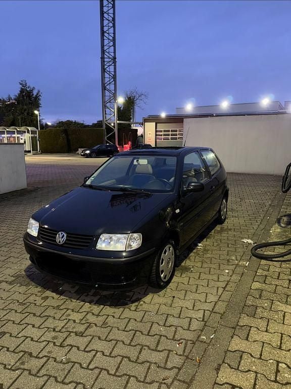 Gebraucht VW Polo 50 PS (36 kW) 2000 Schwarz Limousine