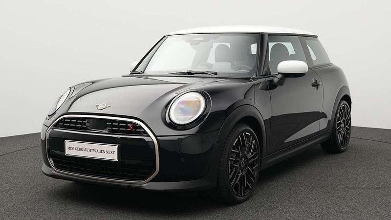 Schwarz Gebraucht 2024 Mini Cooper S Favoured Kleinwagen | 28.992 € (Superpreis) - Bild 1/4