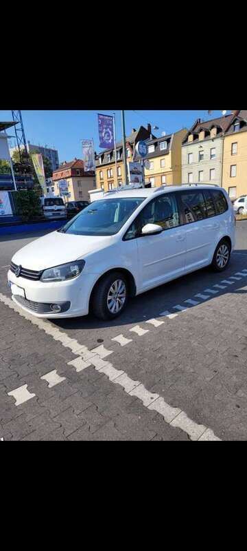 Weiß Gebraucht 2010 VW Touran Highline Van / Kleinbus | 6.300 € (Teuer) - Bild 1/1