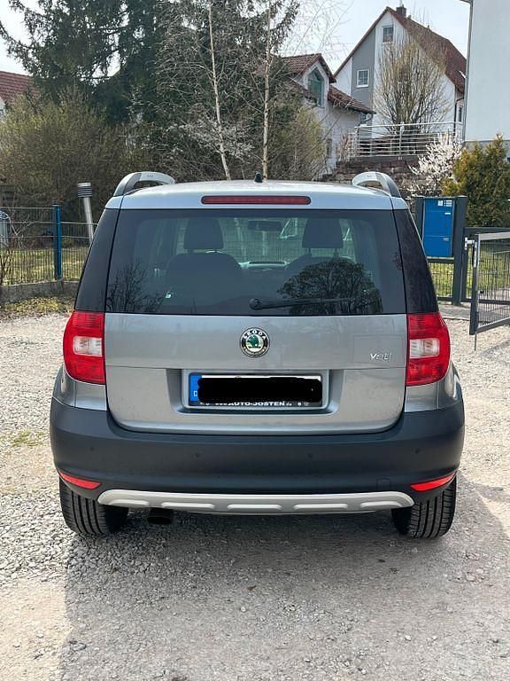 Gebraucht Skoda Yeti Active 105 PS (77 kW) 2012 Grau SUV