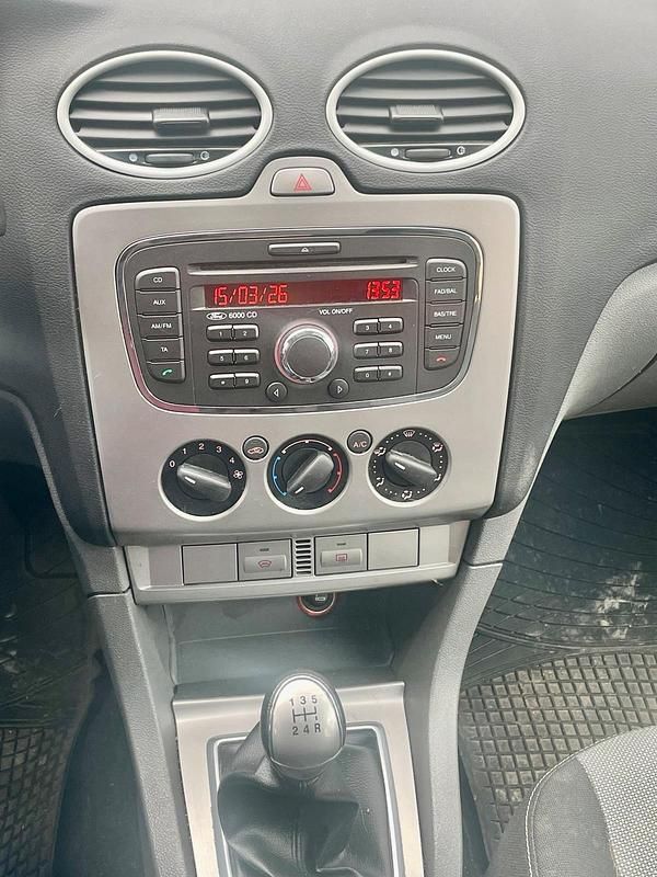 Usata Ford Focus 105 CV (77 kW) 2010 Argento Station wagon