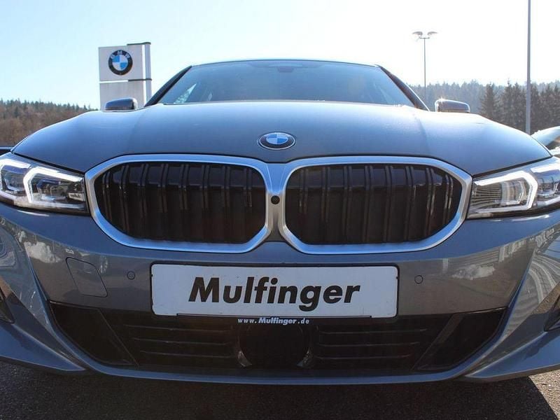 Gebraucht BMW 330 258 PS (189 kW) 2023 Grau Limousine