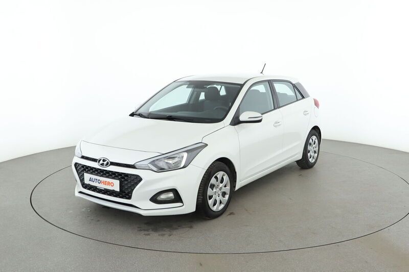 Weiß Gebraucht 2019 Hyundai i20 Trend Limousine | 13.220 € (Etwas zu teuer) - Bild 1/4