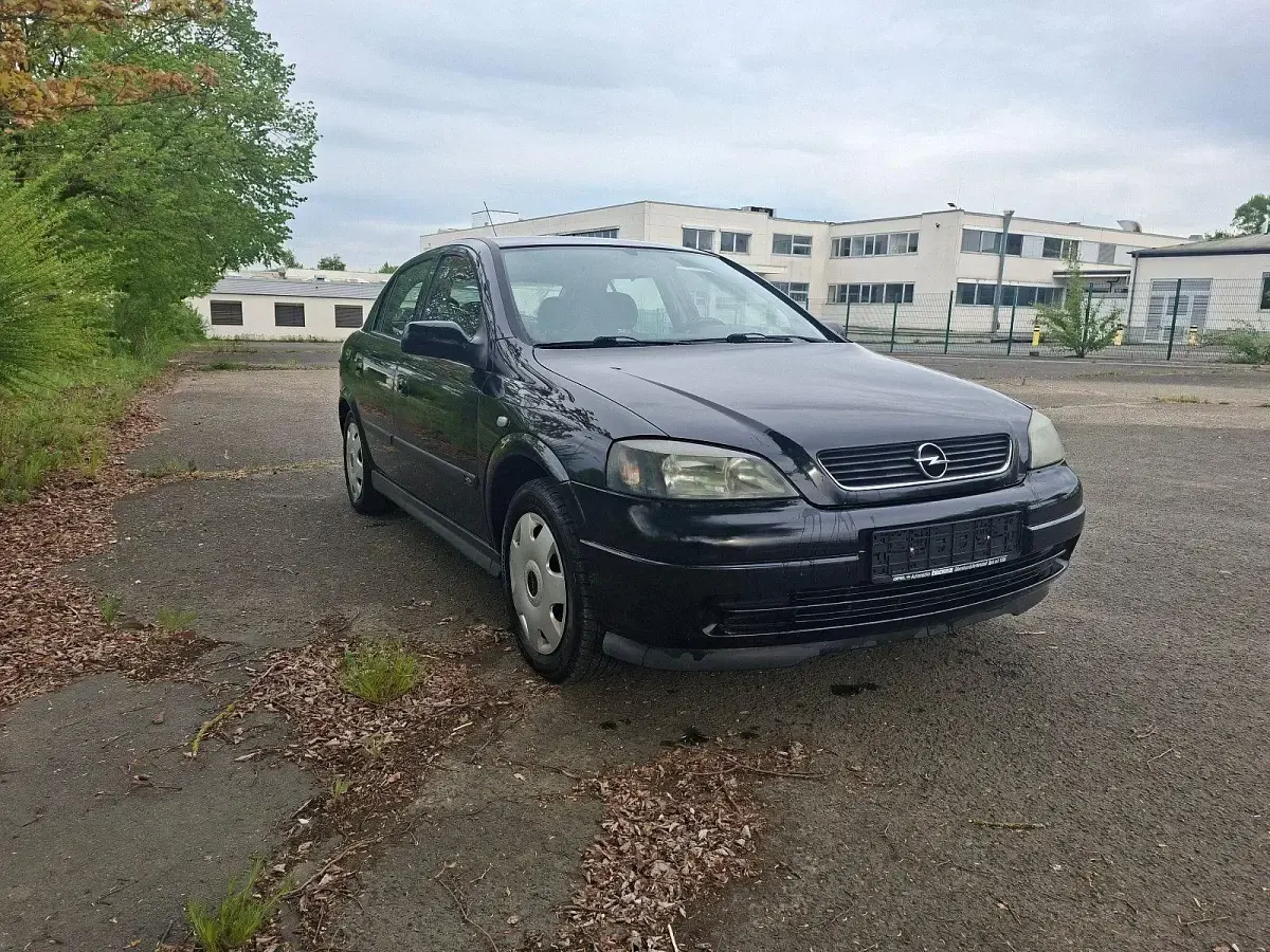 Gebraucht Opel Astra 101 PS (74 kW) 2002 Schwarz Limousine