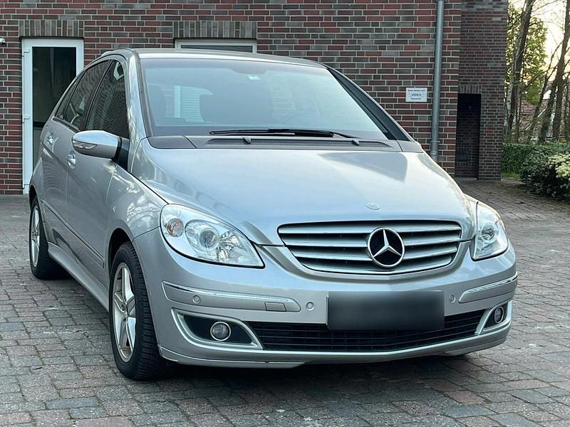Gebraucht Mercedes B200 140 PS (102 kW) 2006 Silber Van / Kleinbus