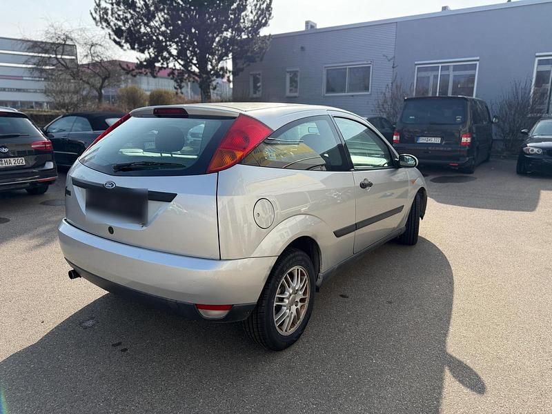Usata Ford Focus 85 CV (62 kW) 2001 Argento Utilitaria
