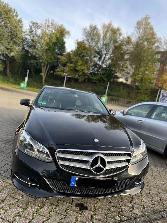 Schwarz Gebraucht 2013 Mercedes E200 Limousine | 14.000 € (Fairer Preis) - Bild 1/4
