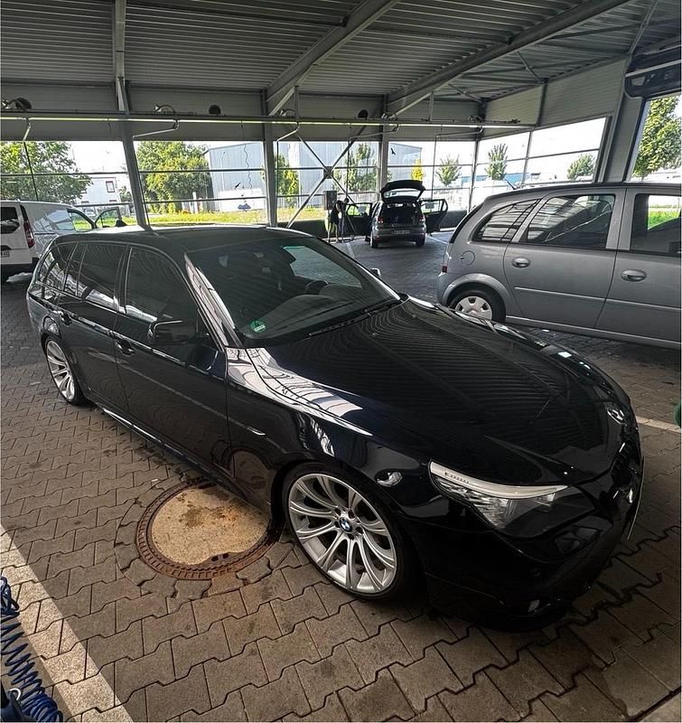 Schwarz Gebraucht 2008 BMW 530 M Sport Kombi | 10.000 € (Teuer) - Bild 1/4
