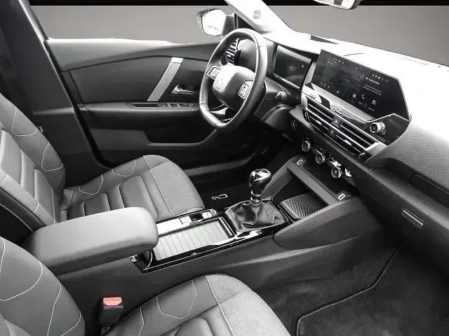 Gebraucht Citroën C4 Shine 131 PS (96 kW) 2023 Manufacturer SUV