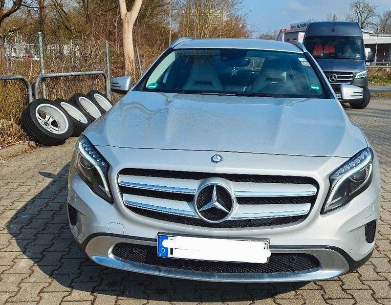 Gebraucht Mercedes GLA200 156 PS (114 kW) 2014 Grau SUV