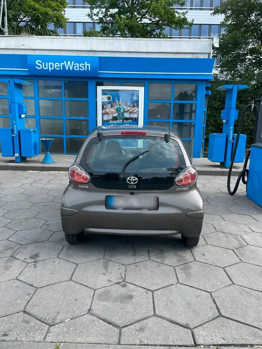 Gebraucht Toyota Aygo 68 PS (50 kW) 2012 Braun Kleinwagen
