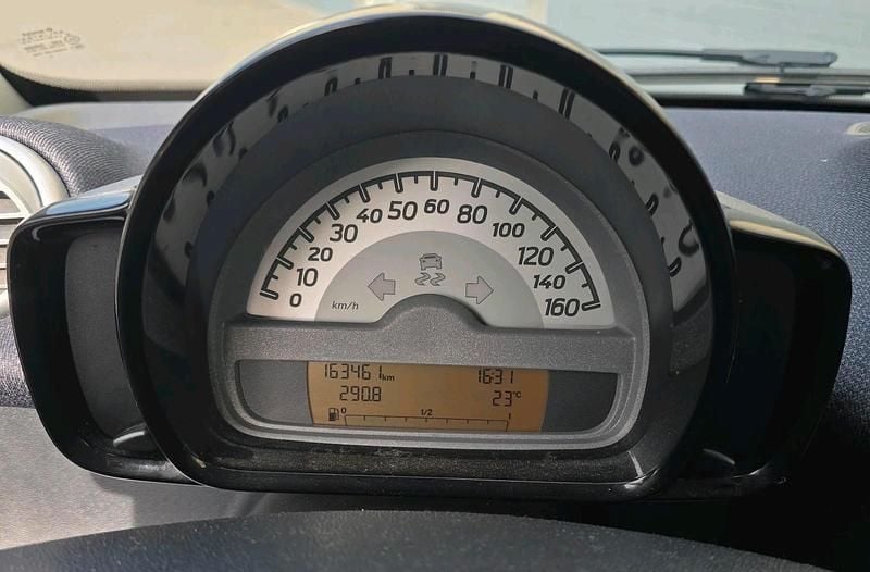 Weiß Gebraucht 2025 Smart ForTwo Coupé Kleinwagen | 3.840 € - Bild 1/4