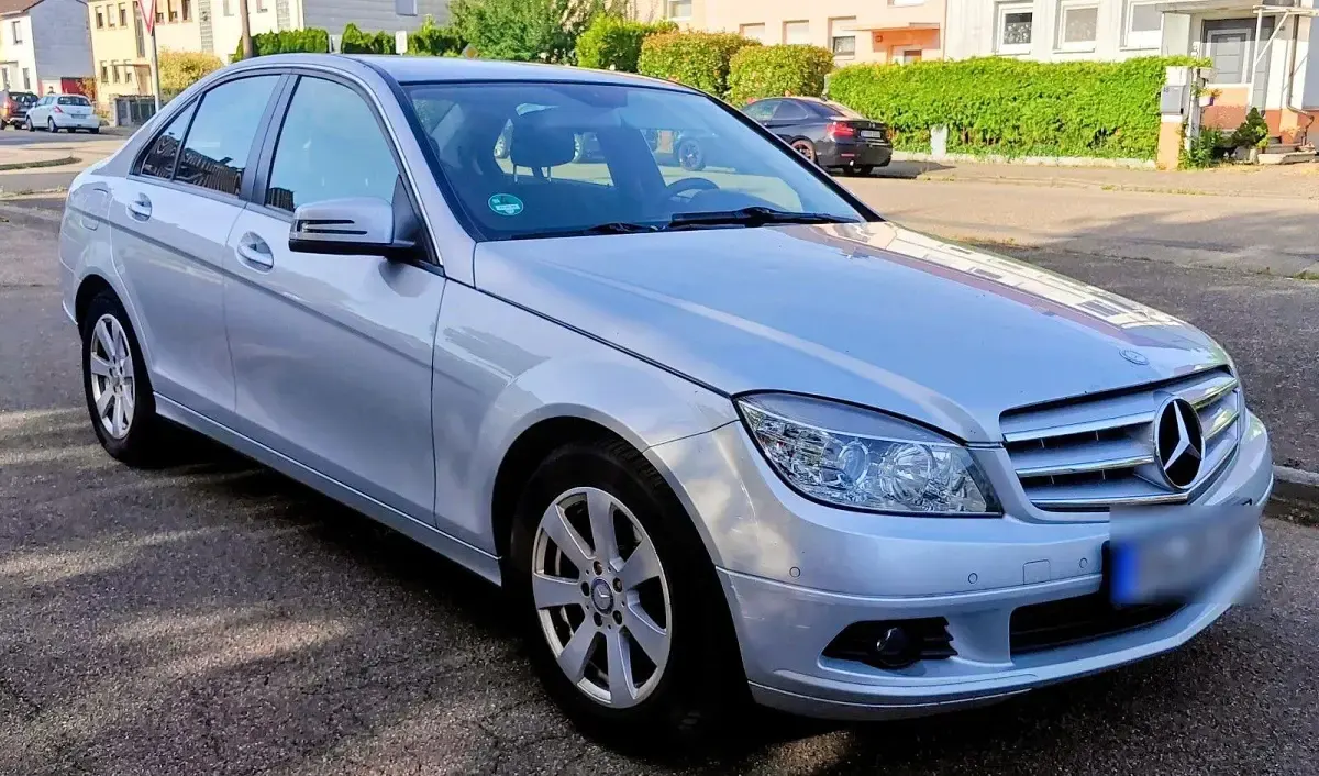 Gebraucht Mercedes C180 156 PS (114 kW) 2009 Silber Limousine