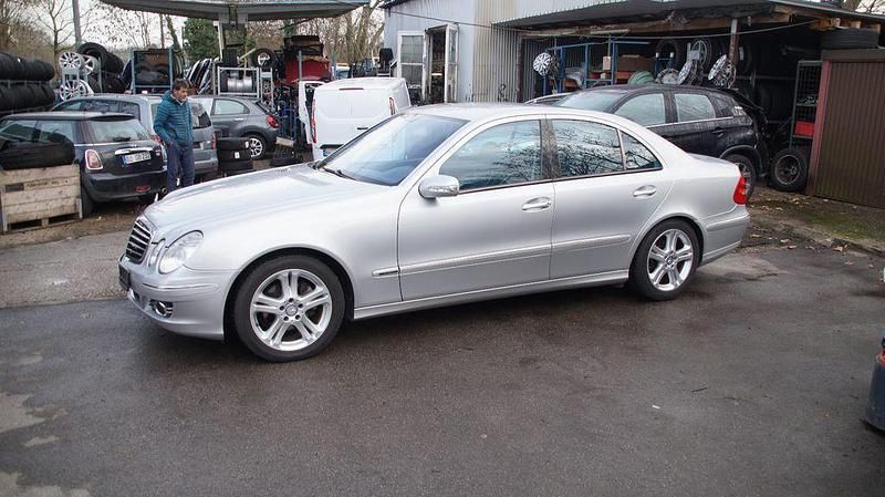 Gebraucht Mercedes E240 177 PS (130 kW) 2003 Silber Limousine