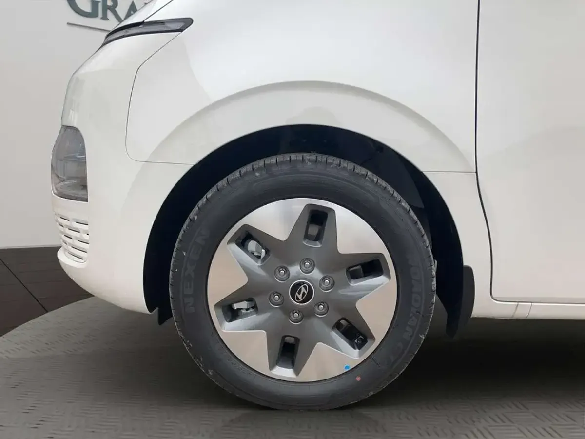 Neu Hyundai Staria Trend 225 PS (165 kW) 2025 Creamy white Van / Kleinbus