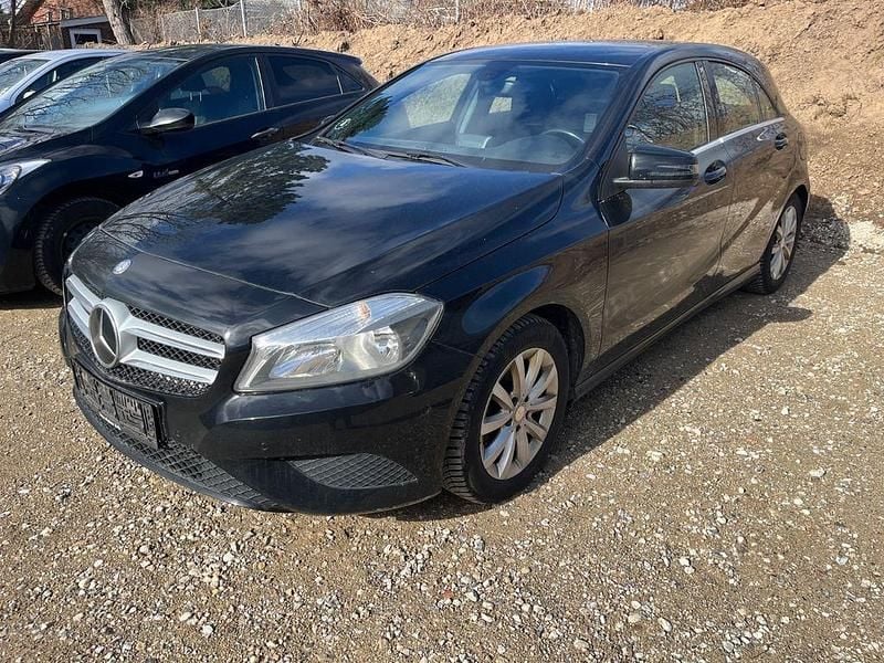 Gebraucht Mercedes A180 109 PS (80 kW) 2015 Schwarz Limousine