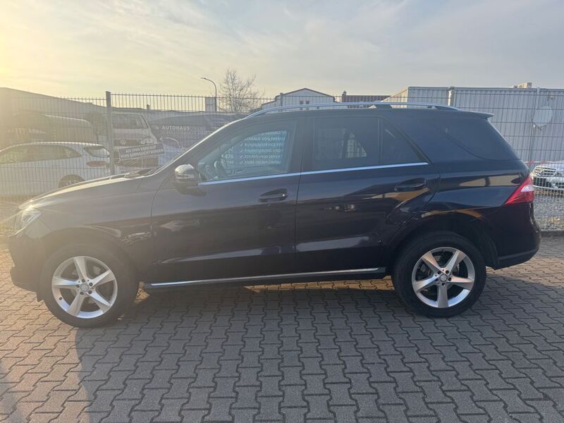 Gebraucht Mercedes ML350 258 PS (189 kW) 2012 Tansanitblau  metalliclack SUV