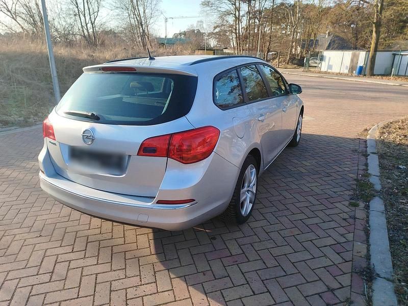 Gebraucht Opel Astra 116 PS (85 kW) 2014 Silber Kombi
