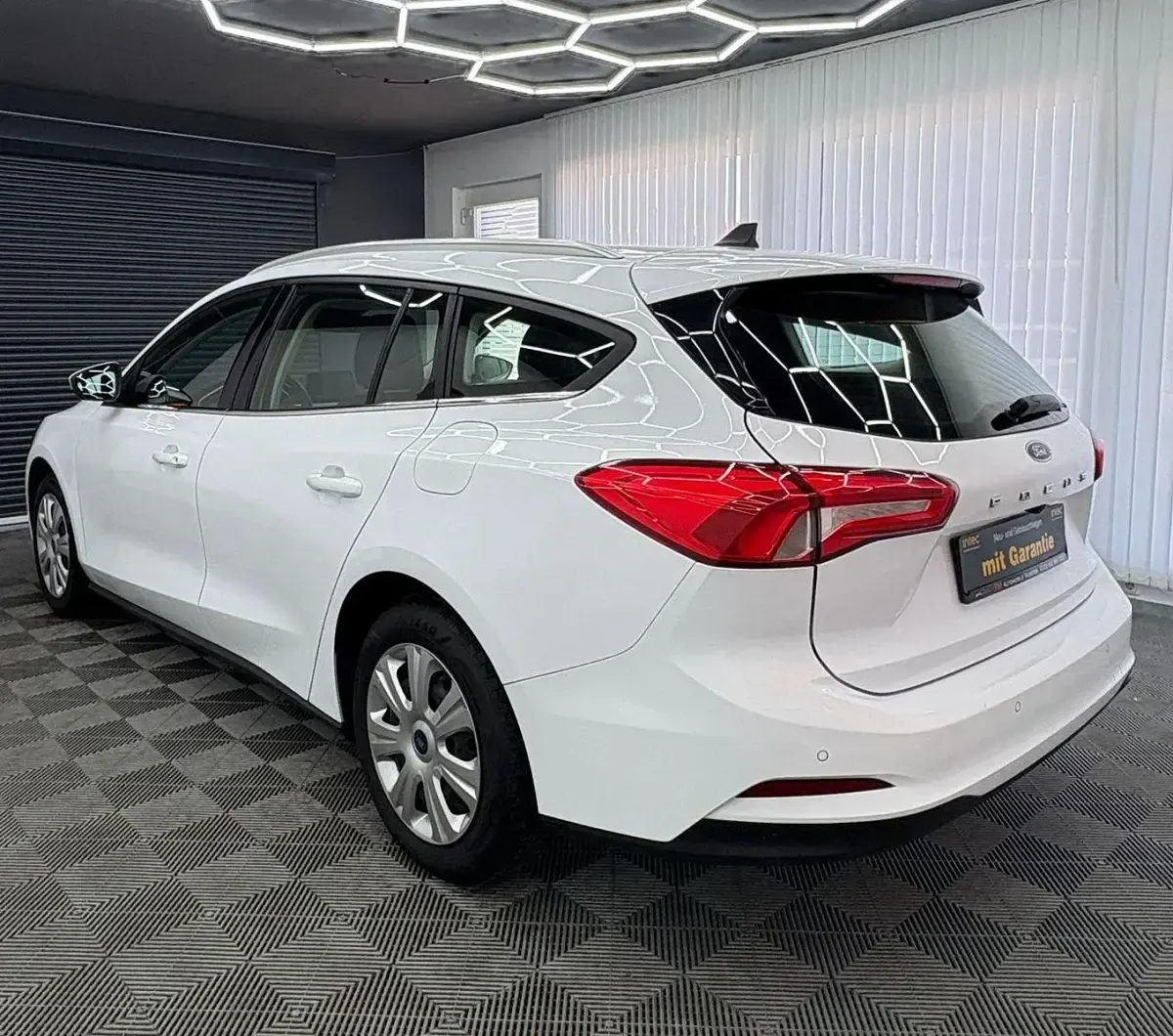 Gebraucht Ford Focus Cool & Connect 101 PS (74 kW) 2021 Weiß Kombi
