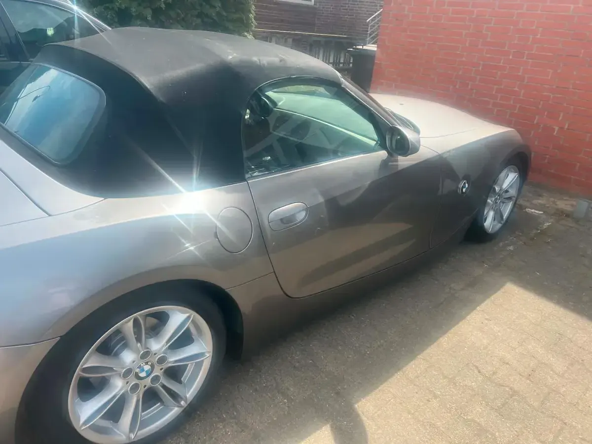 Gebraucht BMW Z4 Sport Line 170 PS (125 kW) 2005 Grau Cabrio