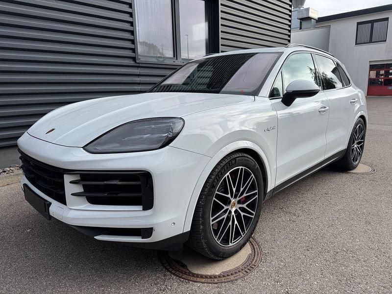 Weiß Gebraucht 2024 Porsche Cayenne S E-Hybrid SUV | 95.800 € - Bild 1/4