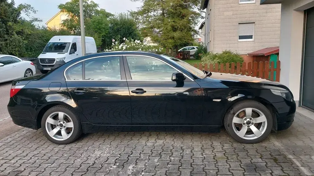 Gebraucht BMW 523 177 PS (130 kW) 2005 Schwarz Limousine