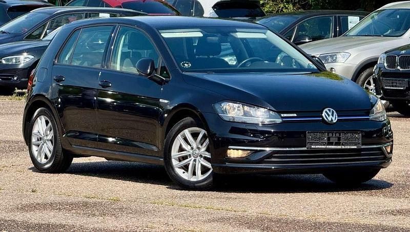 Schwarz Gebraucht 2018 VW Golf VII Comfortline Limousine | 10.999 € (Guter Preis) - Bild 1/3
