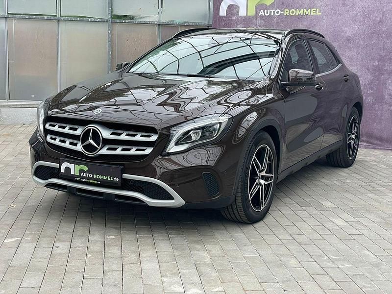 Braun Gebraucht 2017 Mercedes GLA200 Style SUV | 22.450 € (Etwas zu teuer) - Bild 1/4