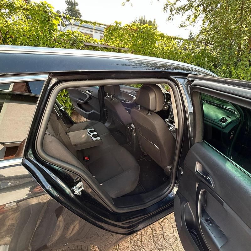 Gebraucht Opel Insignia 163 PS (119 kW) 2011 Schwarz Kombi