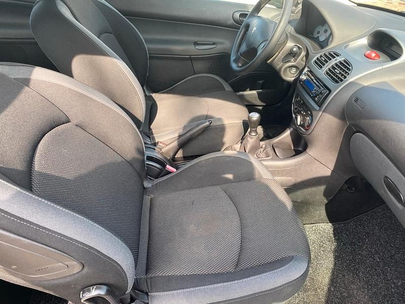 Gebraucht Peugeot 206 75 PS (55 kW) 2005 Grau Kleinwagen