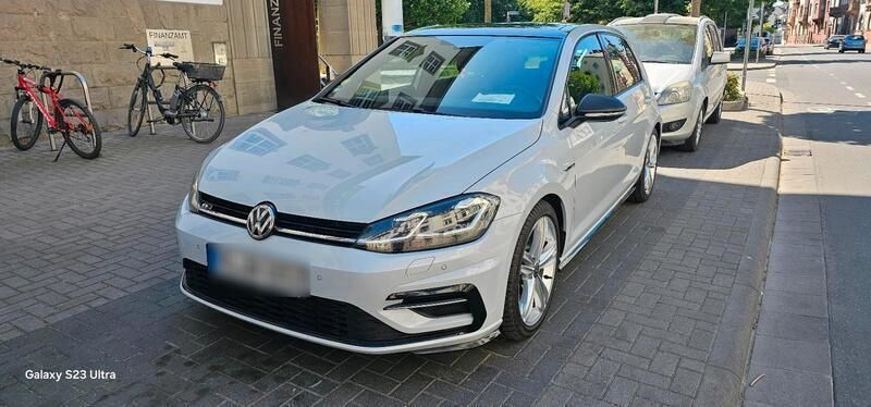 Weiß Gebraucht 2017 VW Golf VII R-line Kleinwagen | 16.600 € (Teuer) - Bild 1/4