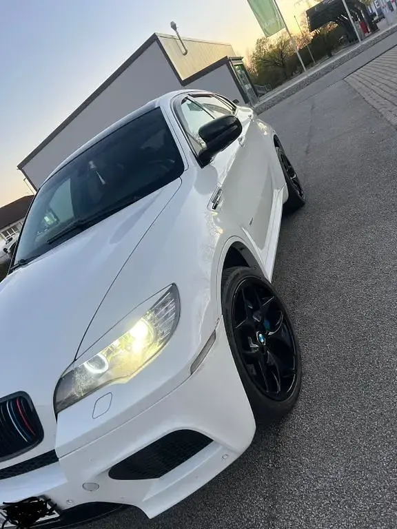 Używany BMW X6 M Performance 555 KM (408 kW) 2010 Biały SUV